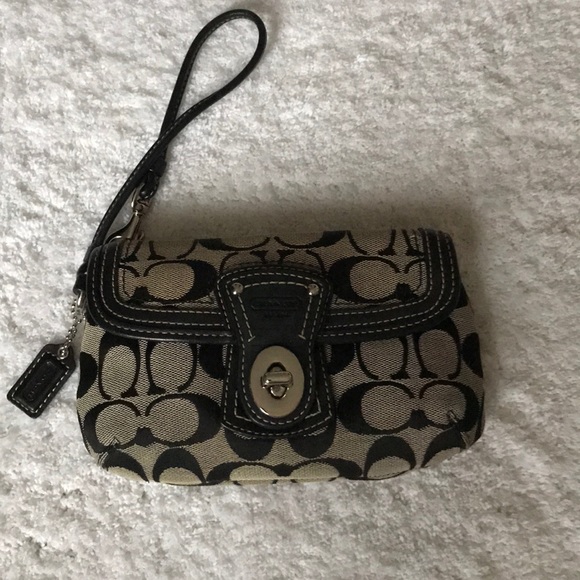 Coach Handbags - Coach Wristlet